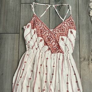 White with red detail crisscross back dress